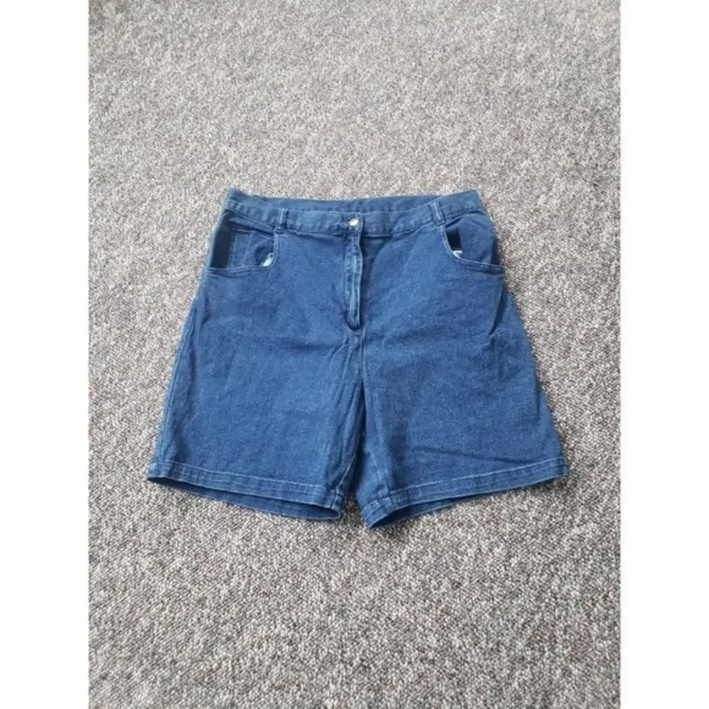 Y2K Denim Shorts with No Back Pockets‎